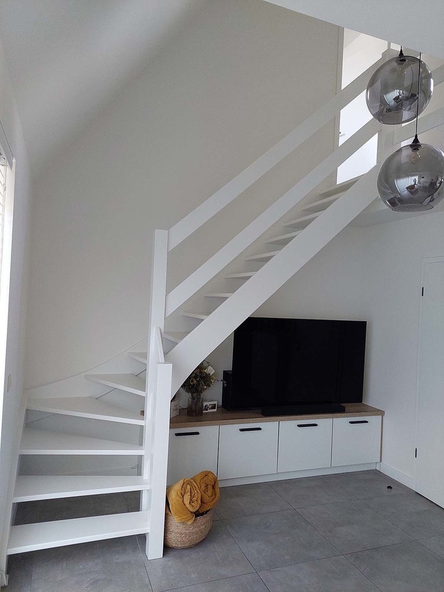 Totaalprojecten Massieve Trap Met Leuning 1